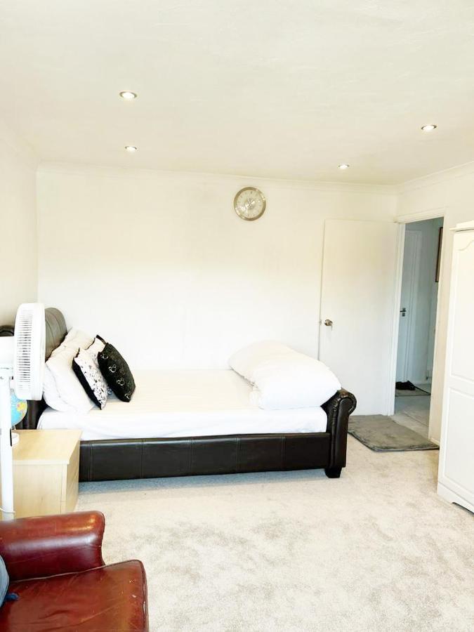 Blessings Of Peace Home Away From Home Cardiff Bagian luar foto