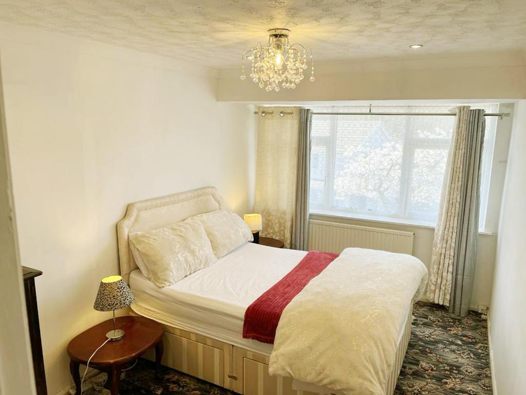 Blessings Of Peace Home Away From Home Cardiff Bagian luar foto