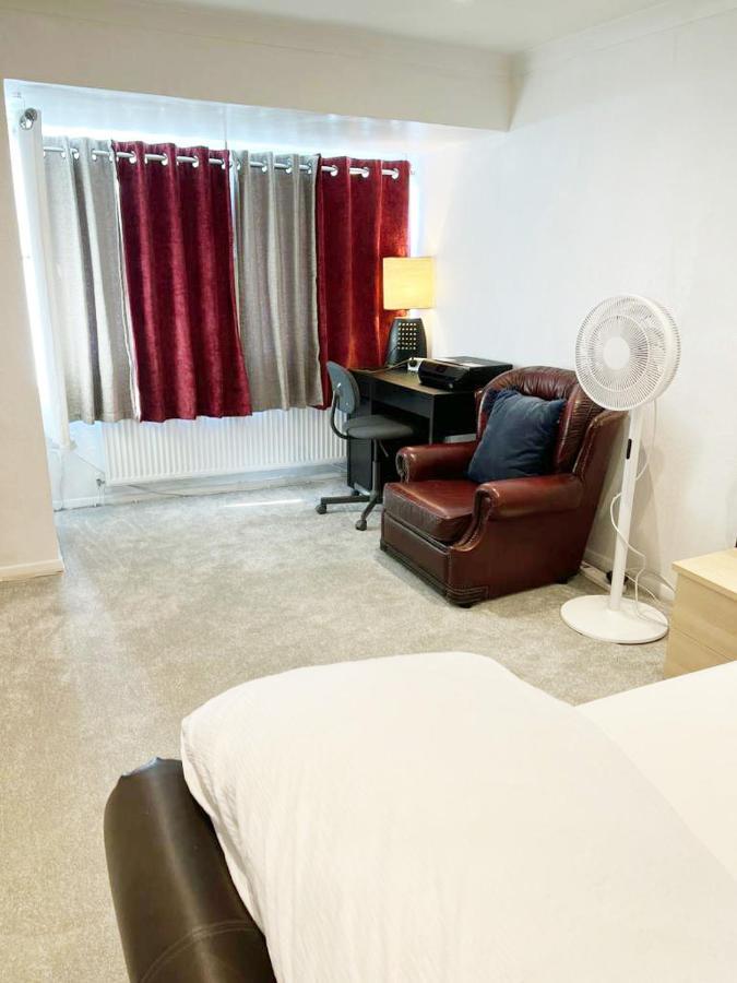 Blessings Of Peace Home Away From Home Cardiff Bagian luar foto