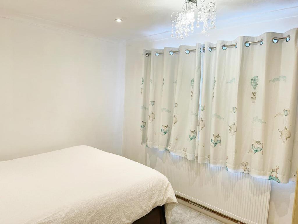 Blessings Of Peace Home Away From Home Cardiff Bagian luar foto
