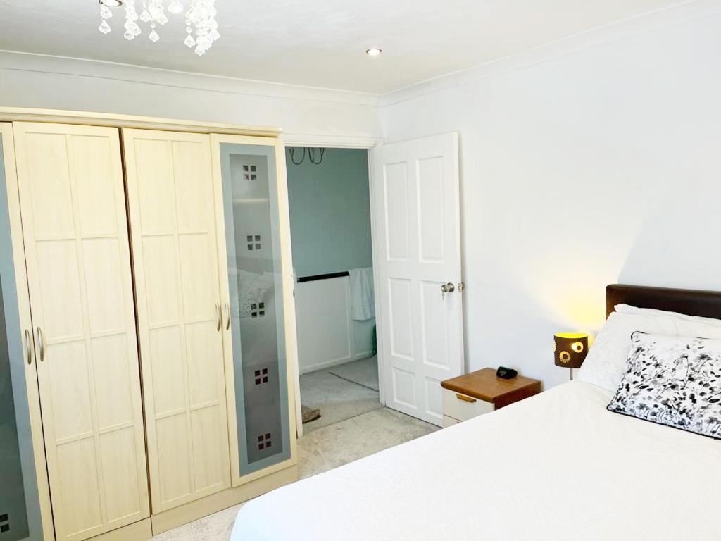 Blessings Of Peace Home Away From Home Cardiff Bagian luar foto