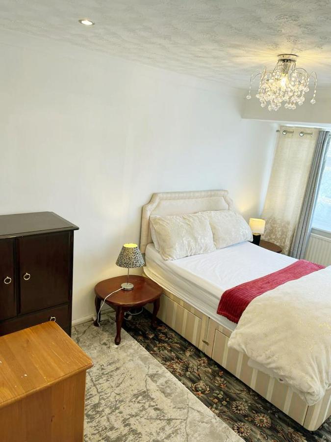 Blessings Of Peace Home Away From Home Cardiff Bagian luar foto