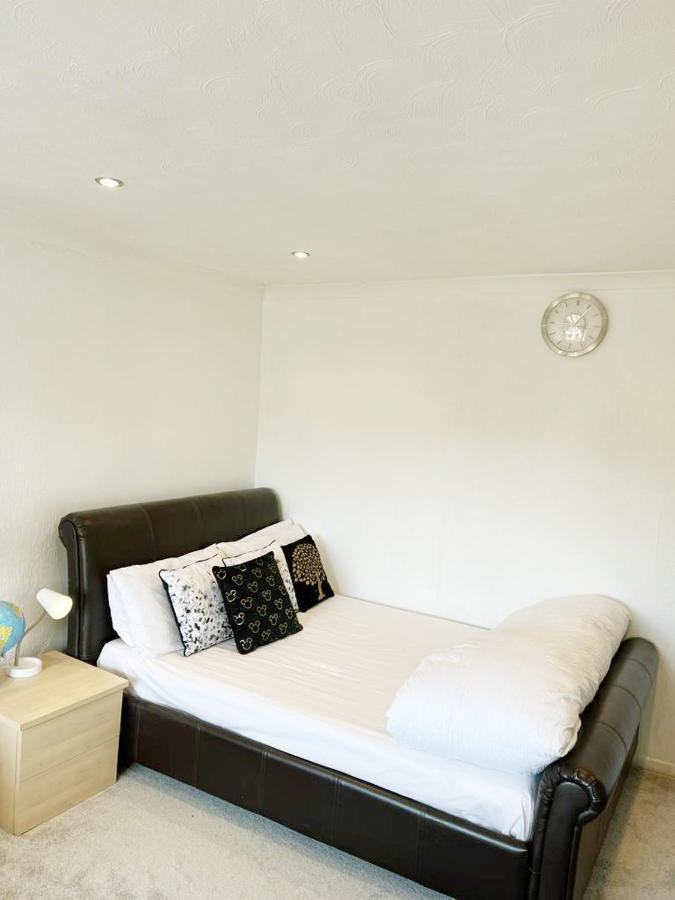 Blessings Of Peace Home Away From Home Cardiff Bagian luar foto