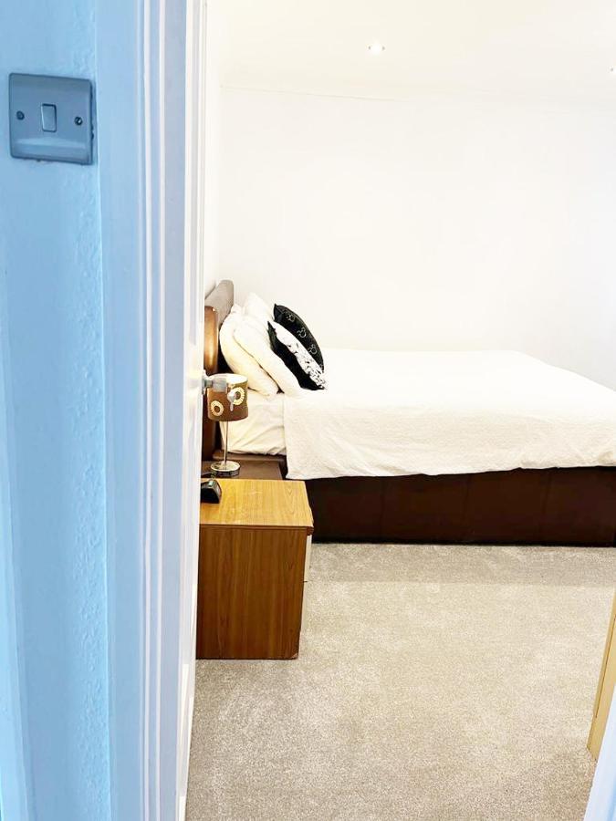 Blessings Of Peace Home Away From Home Cardiff Bagian luar foto