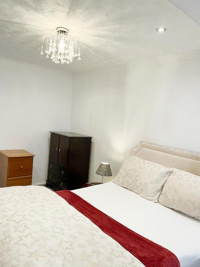 Blessings Of Peace Home Away From Home Cardiff Bagian luar foto