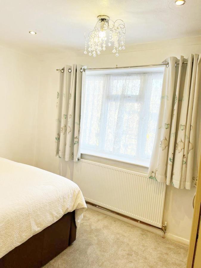 Blessings Of Peace Home Away From Home Cardiff Bagian luar foto