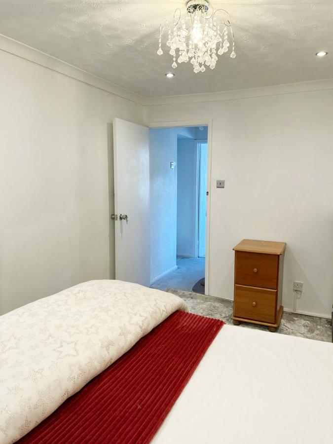 Blessings Of Peace Home Away From Home Cardiff Bagian luar foto