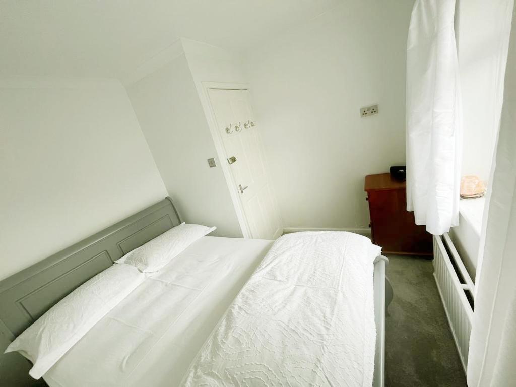 Blessings Of Peace Home Away From Home Cardiff Bagian luar foto