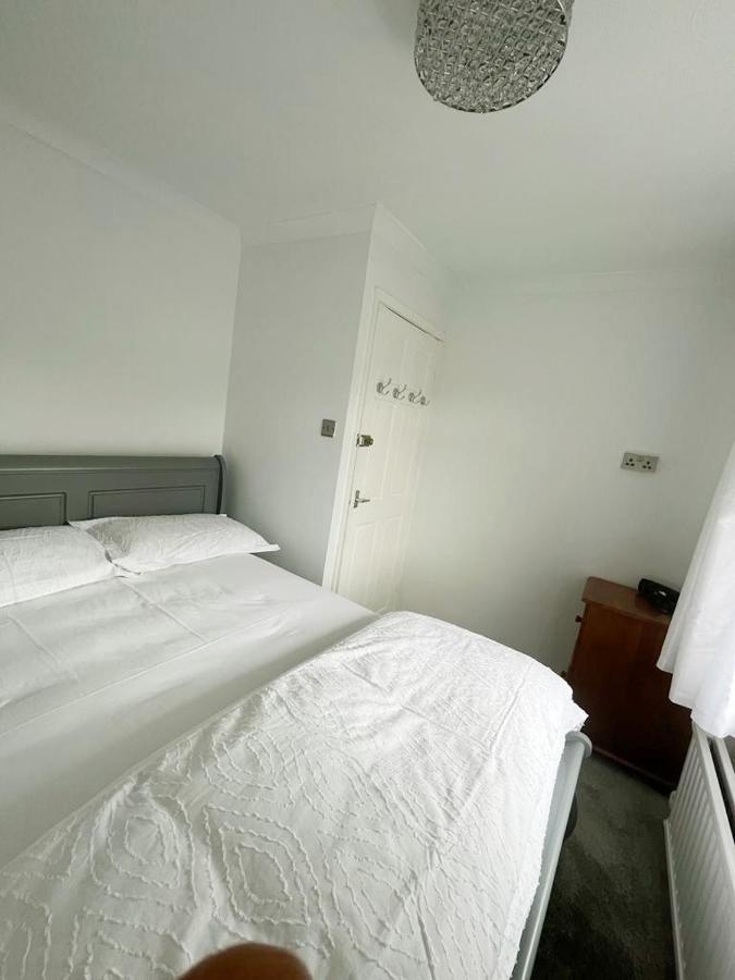 Blessings Of Peace Home Away From Home Cardiff Bagian luar foto
