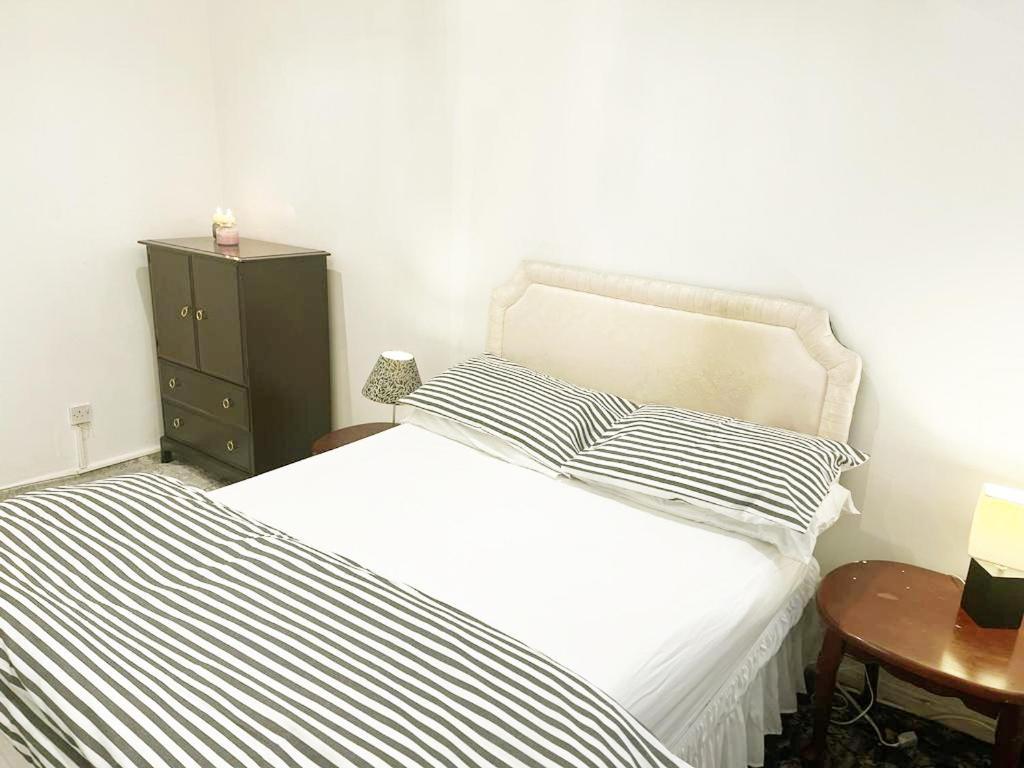 Blessings Of Peace Home Away From Home Cardiff Bagian luar foto