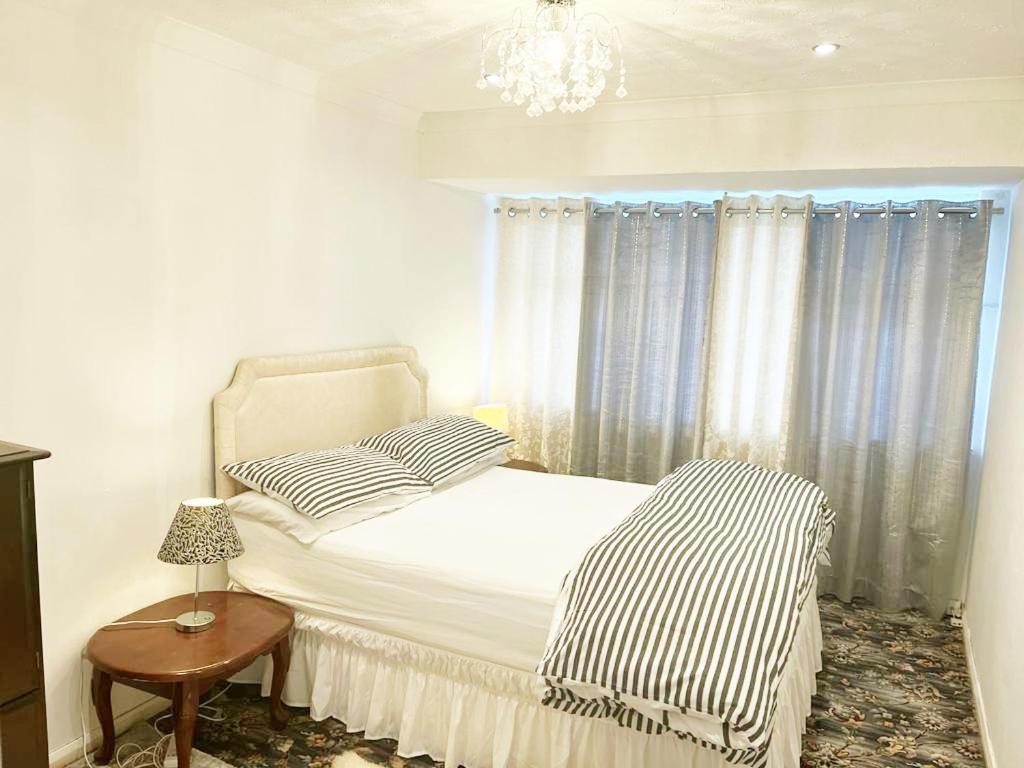 Blessings Of Peace Home Away From Home Cardiff Bagian luar foto