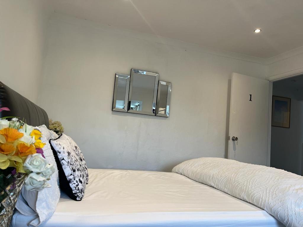 Blessings Of Peace Home Away From Home Cardiff Bagian luar foto