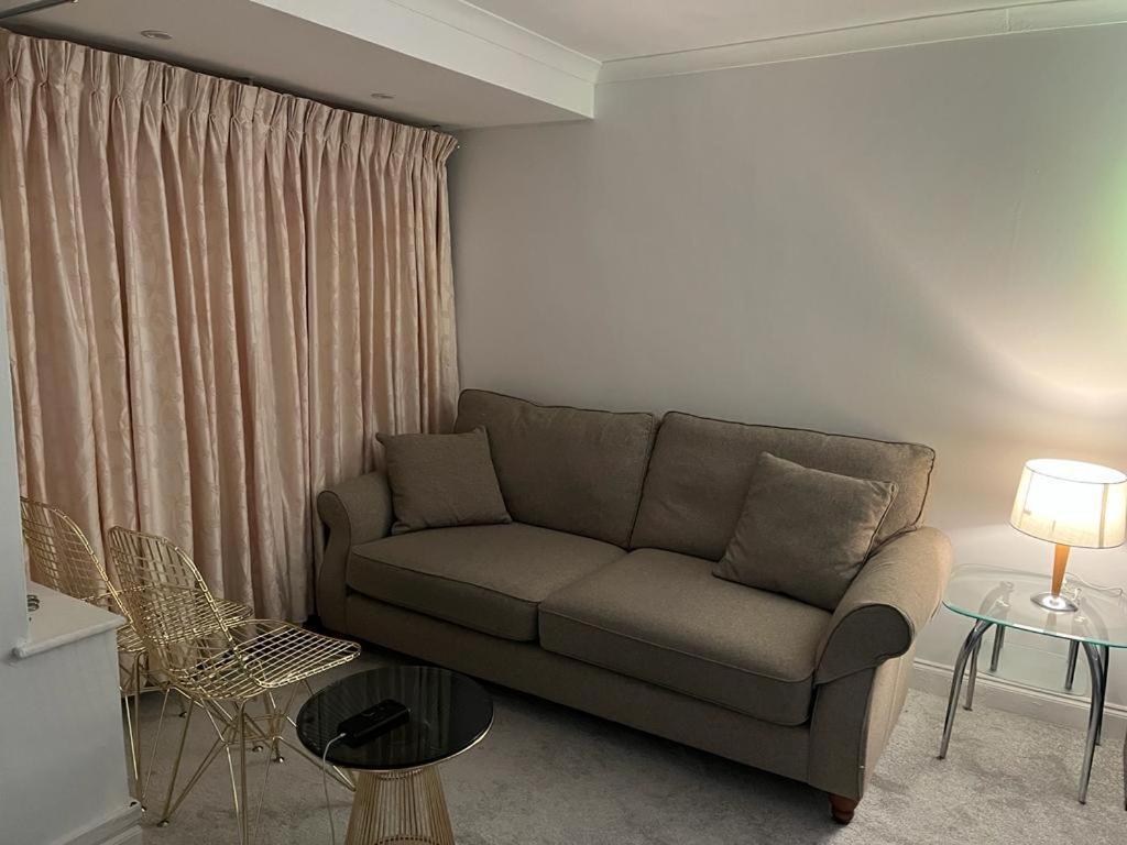 Blessings Of Peace Home Away From Home Cardiff Bagian luar foto