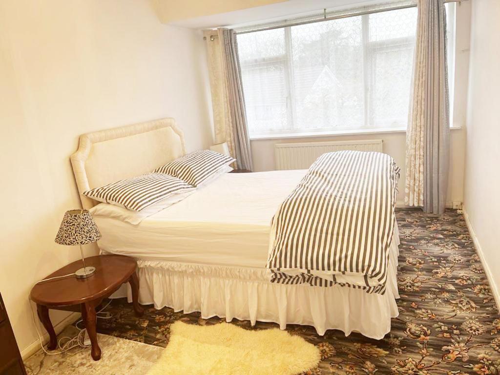 Blessings Of Peace Home Away From Home Cardiff Bagian luar foto