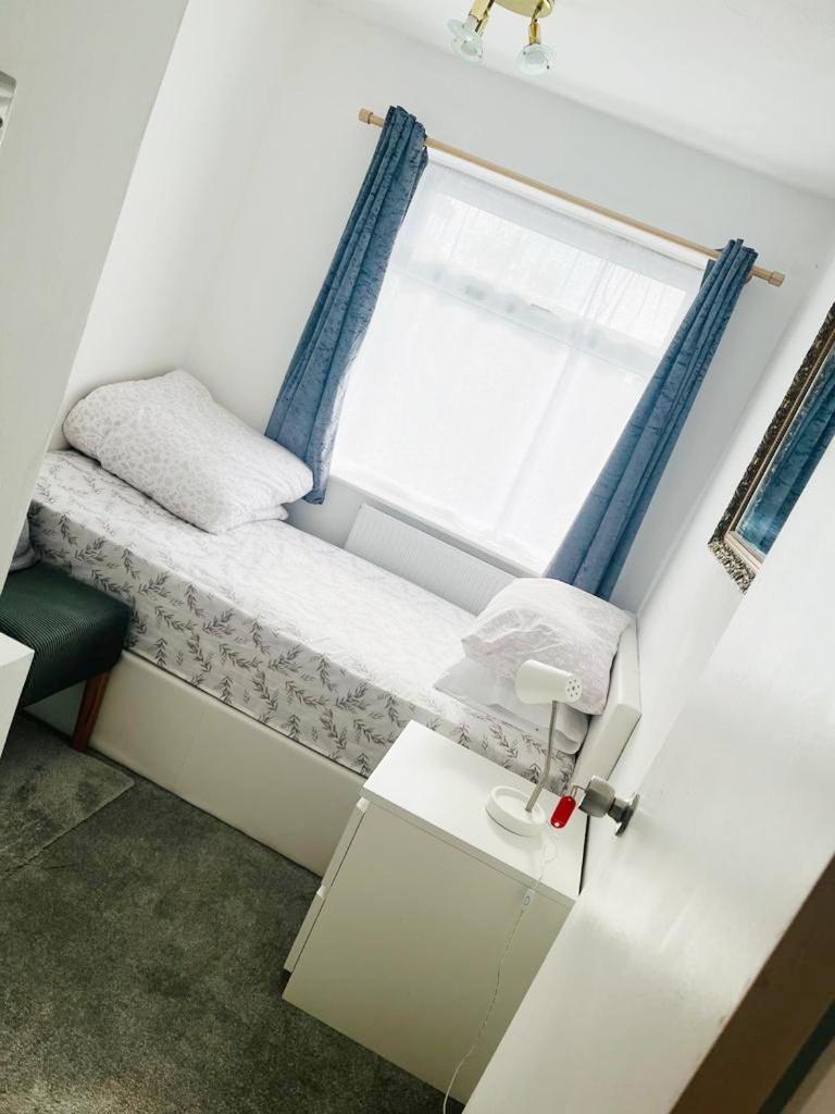 Blessings Of Peace Home Away From Home Cardiff Bagian luar foto