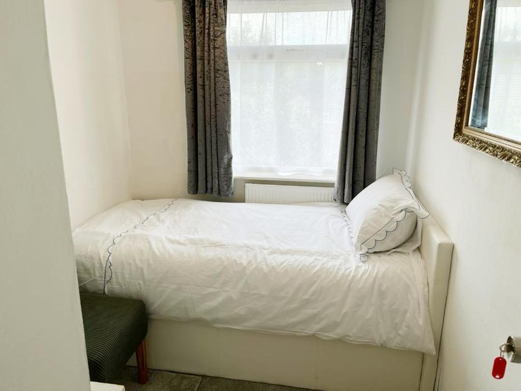 Blessings Of Peace Home Away From Home Cardiff Bagian luar foto