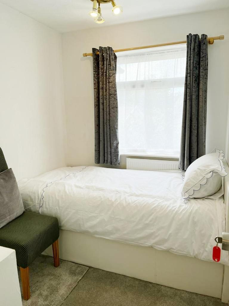 Blessings Of Peace Home Away From Home Cardiff Bagian luar foto
